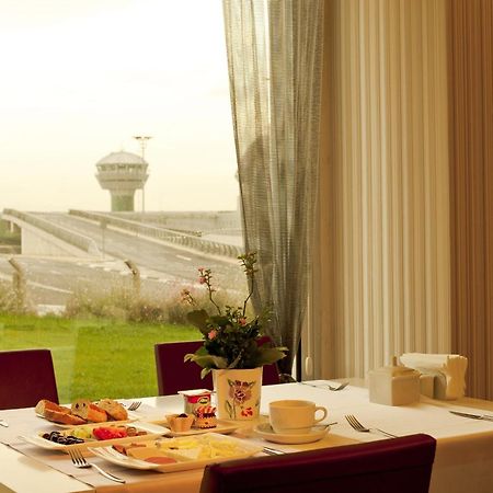 Orty Airport Hotel Izmir Restaurant photo