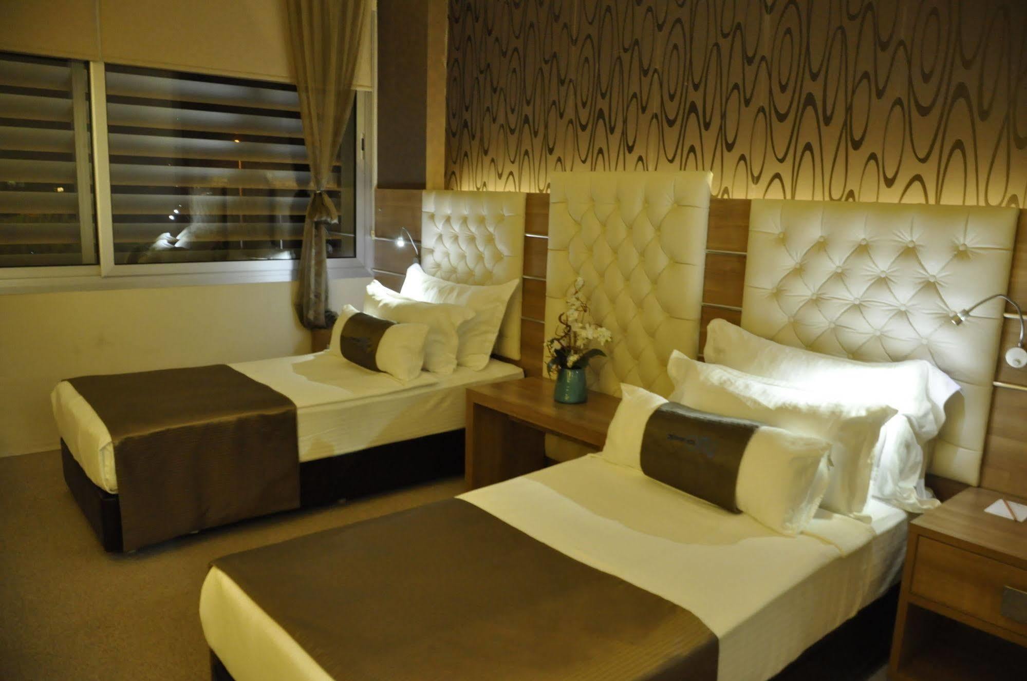 Orty Airport Hotel Izmir Exterior photo
